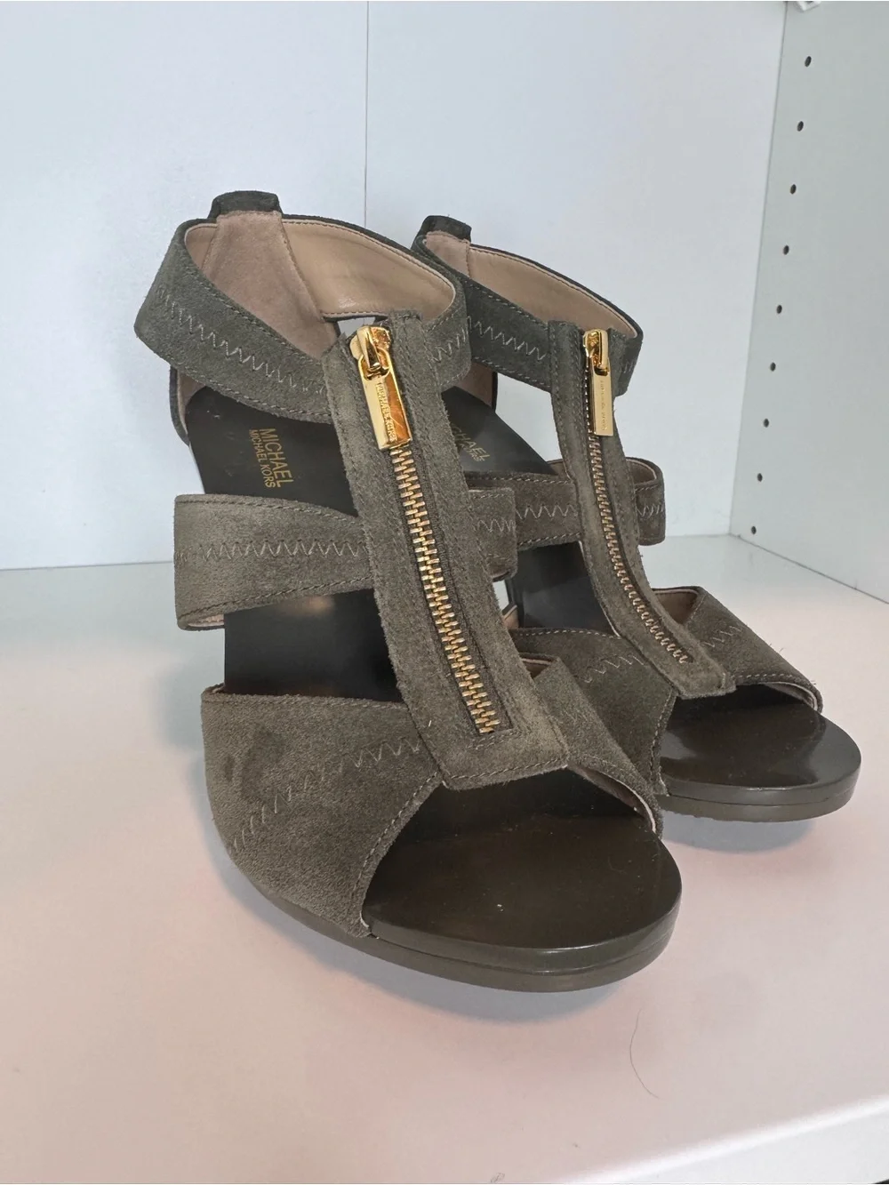 MICHAEL Michael Kors Berkley Suede Platform Heels Sandals Olive Gold Zip 8M
